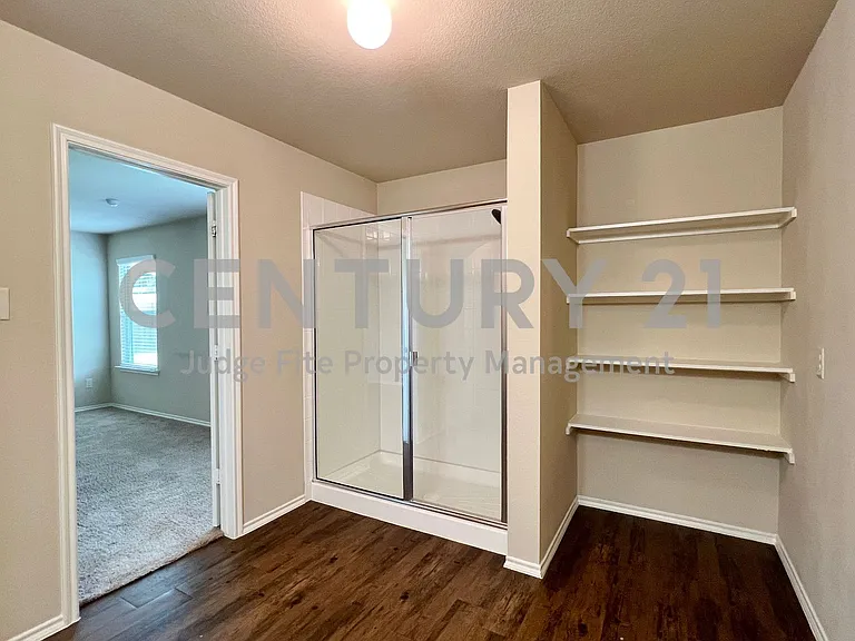 222 Thoroughbred St — Photo 6