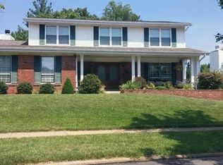 512 Oakton Ridge Ct, Ballwin, MO 63021