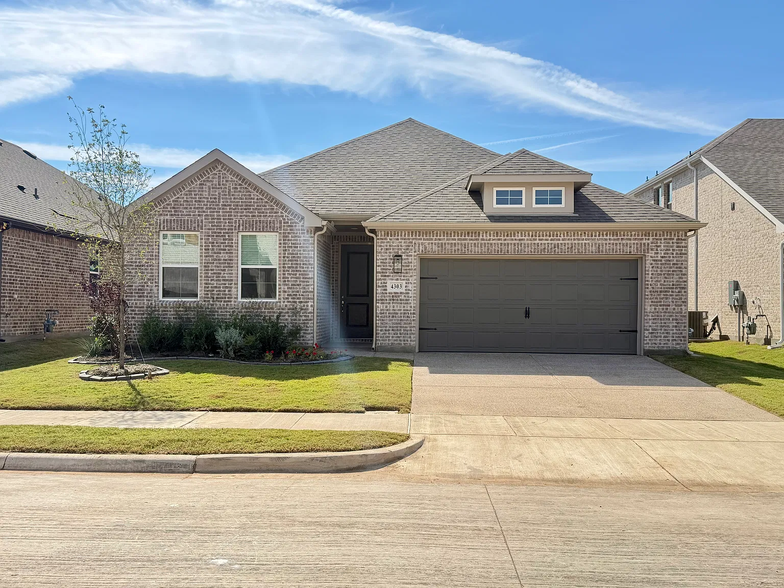 4 bed, 3.5 bath, 2314 sqft, $2,900 — Photo 1