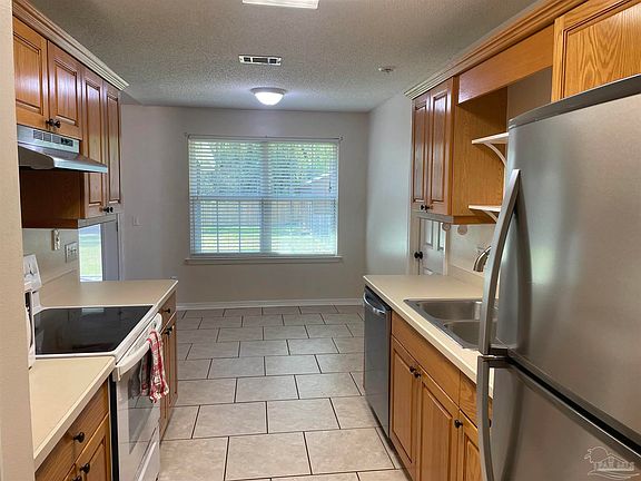 4th image of 6831 Community Dr