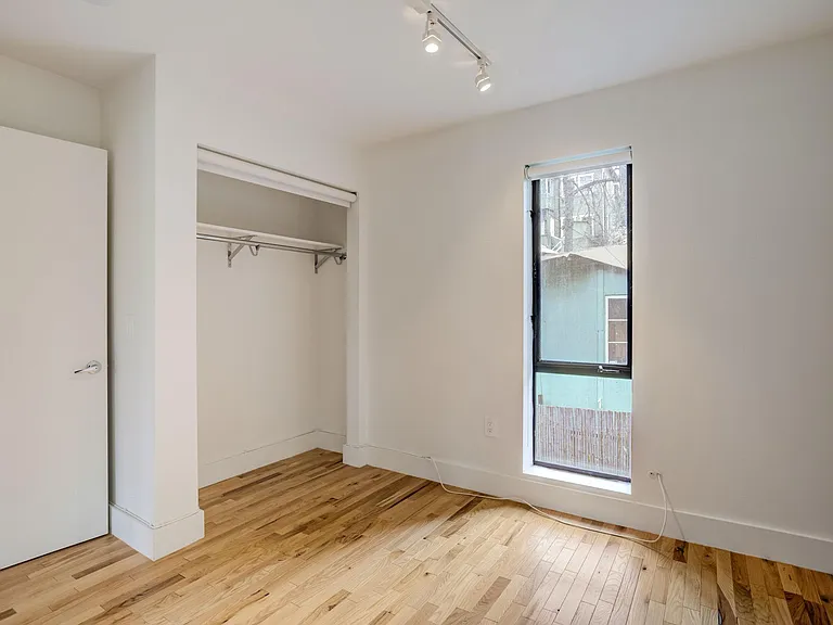 5525 Media Dr #6 — Photo 17