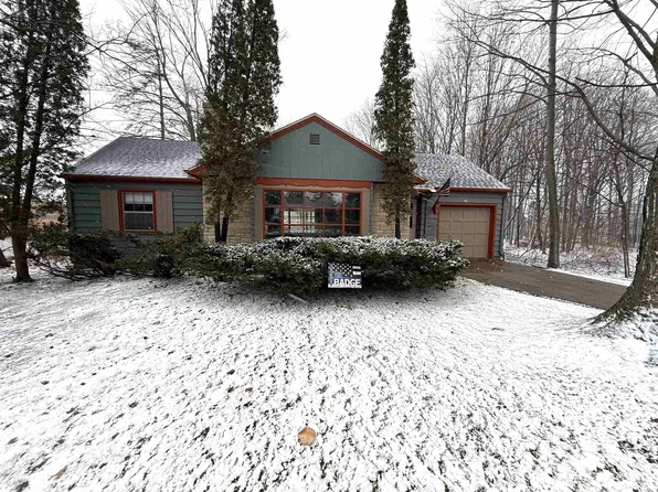 18 20th St, Clintonville, WI 54929