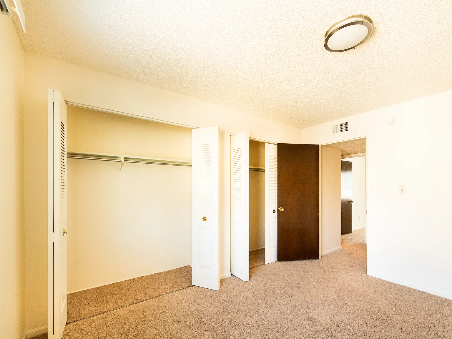 Glenwood Court Village — Photo 4