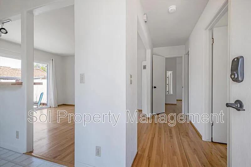 2 bed, 1.0 bath, 735 sqft, $3,450 — Photo 3