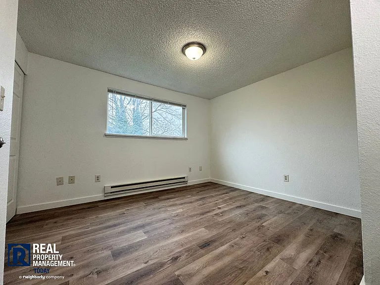 DB&D Realty LLC - 4016 — Photo 7