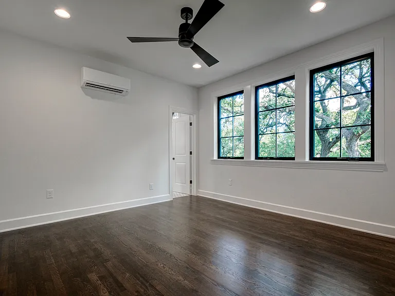 1208 W 22nd St — Photo 13
