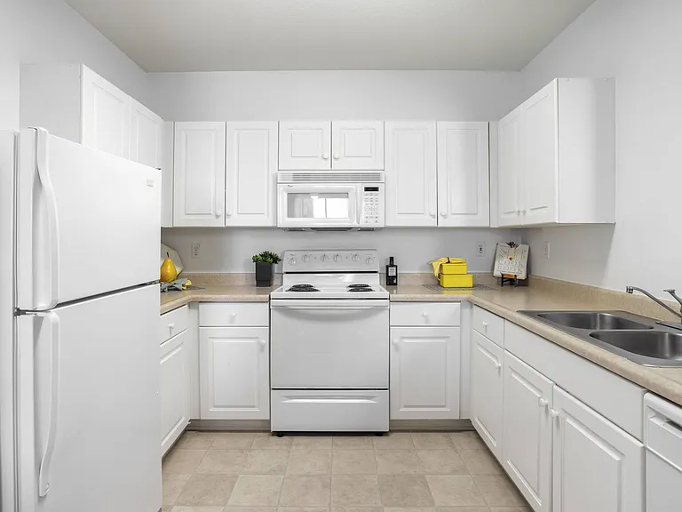 Costa Verde Village Apartments — Photo 60