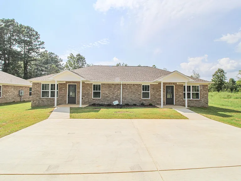 19825 Shady Acres Cir — Photo 1