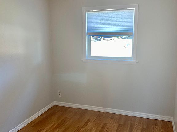 5th image of 2093 Robin Hood Dr