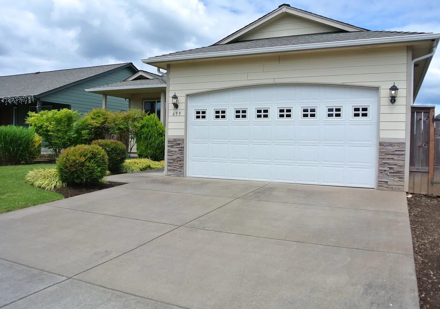 Spacious Single level Home in NE Albany — Photo 1