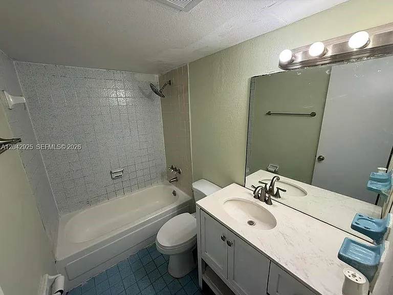 1900 W 68th St #G308 — Photo 6