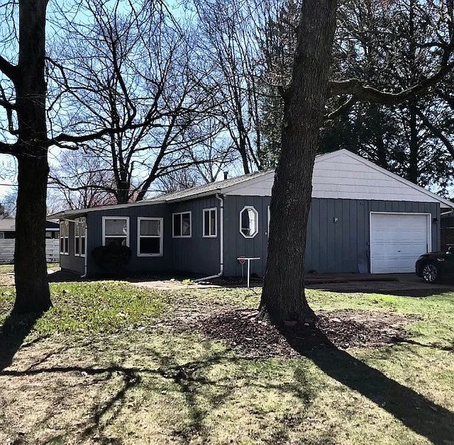 2409 Carrelton Dr photo 1