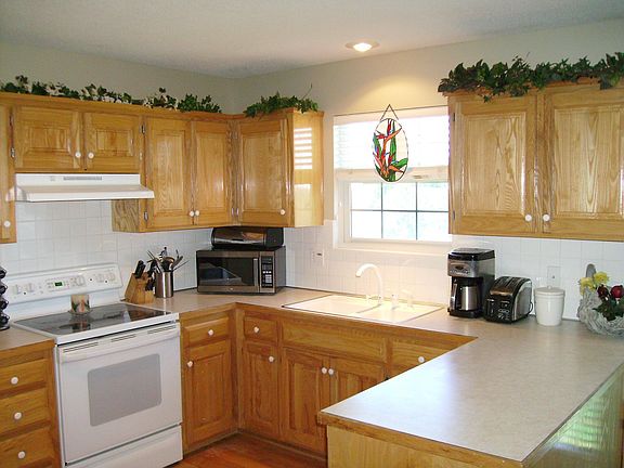 5th image of 15666 Conser St