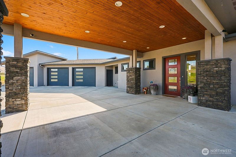 2nd image of 2497 E Selah Road