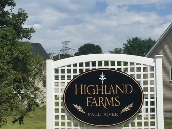 67 Fieldstone Ln #2, Fall River, MA 02720