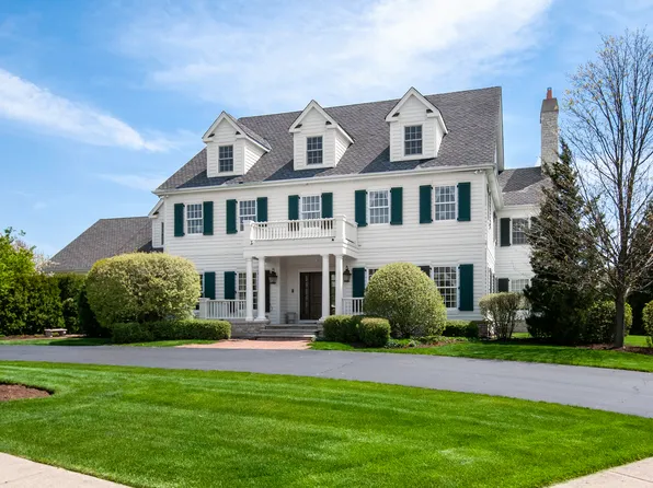 39W541 Walt Whitman Rd, St Charles, IL 60175