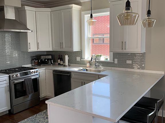 2nd image of 3315 N Sheffield Ave #2