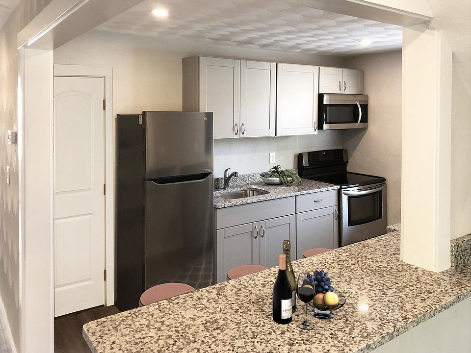 Kitchen and Dining bar