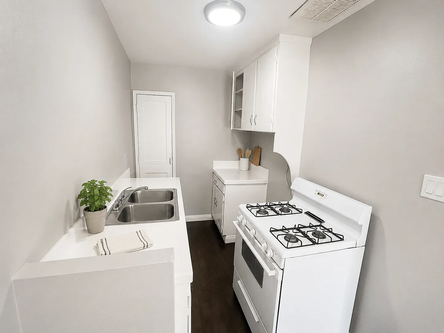 1001-1007 Banning Blvd. — Photo 2