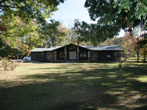 510 E Cook Dr, Chatsworth, GA 30705