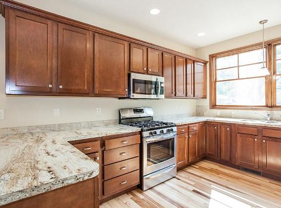 2nd image of 1575 Christie Pl