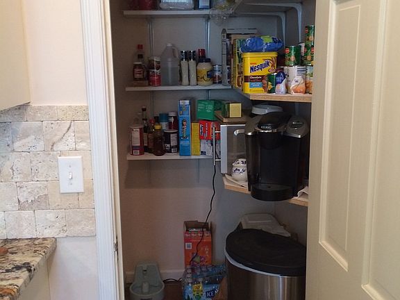 5th image of 1410 Iroquois Pl