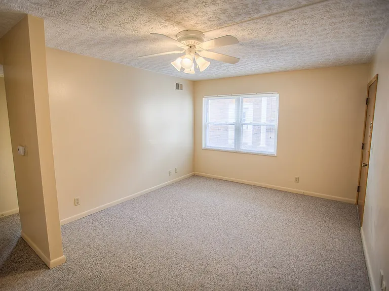 242 S Salisbury St — Photo 5