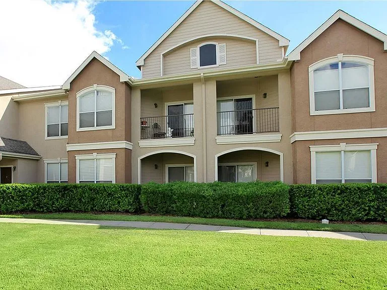 Las Palmas Apartments — Photo 22
