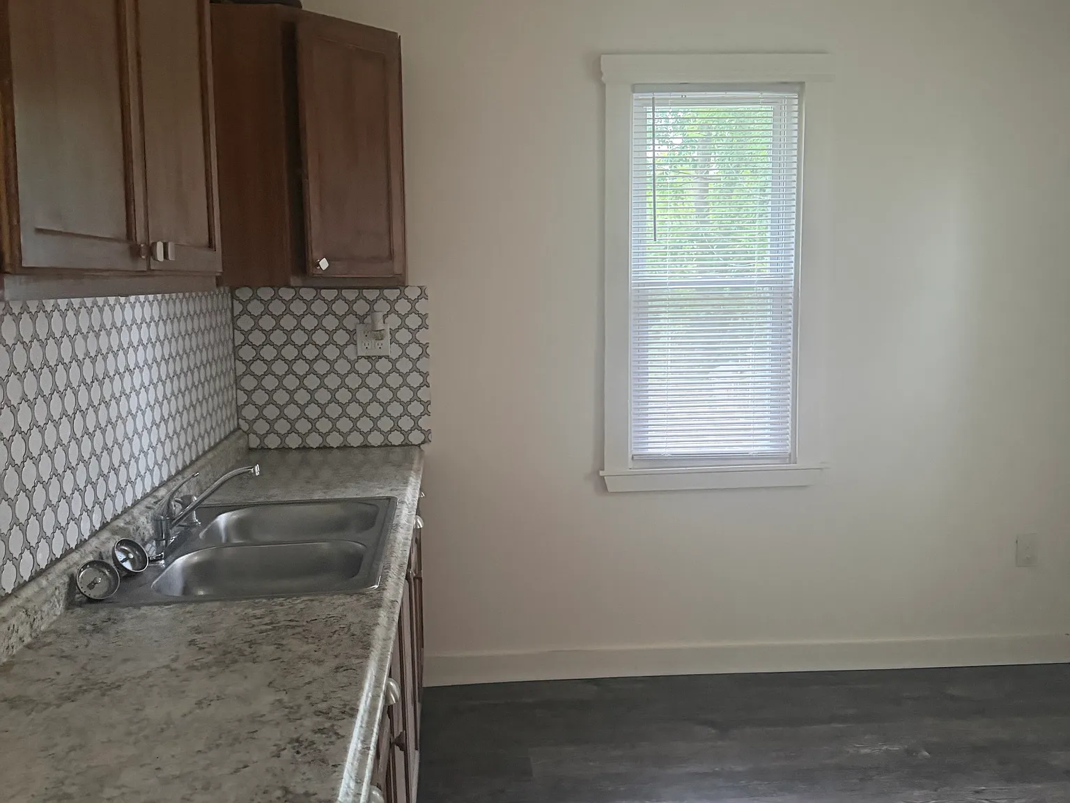3 bed, 1800 sqft, $1,300 — Photo 3