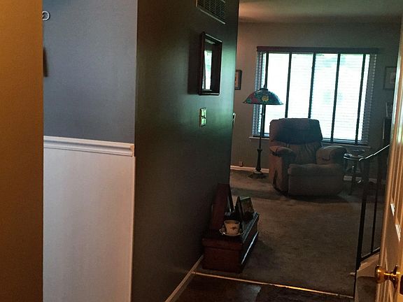 3rd image of 532 E Terrace Ln