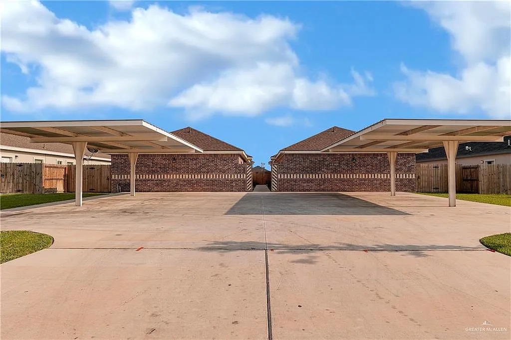 3 bed, 2.0 bath, 1008 sqft, $995 — Photo 1