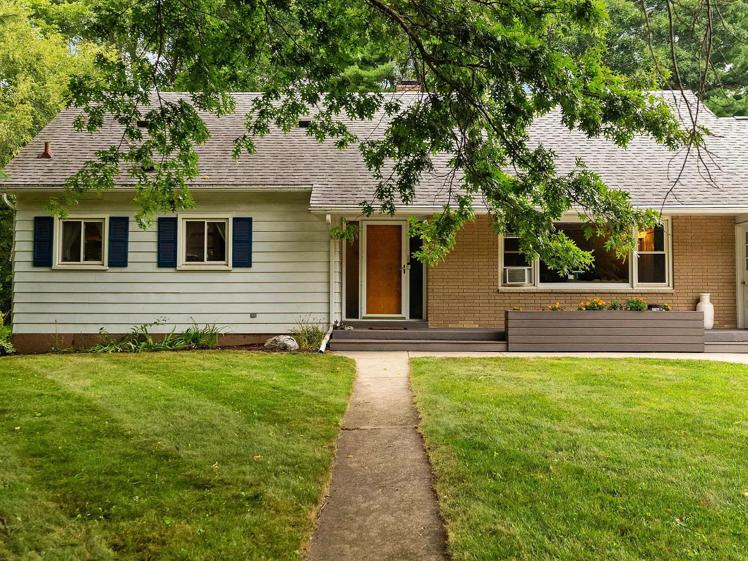 4611 Dennis Dr — Photo 1
