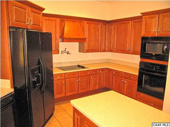 5th image of 75 Rosewood Dr