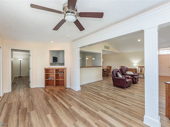 5th image of 5211 Parkhurst Dr