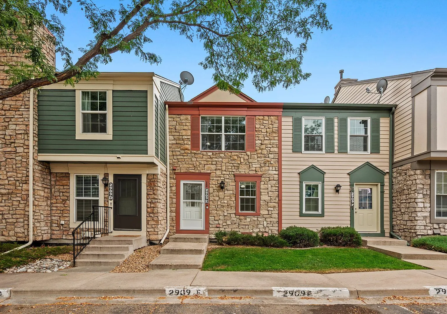 Beautiful 2-Bedroom Westminster Townhome with Private Patio — Photo 2