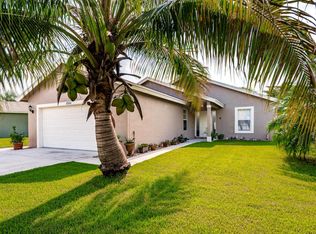 8950 SW Chrysler Cir, Stuart, FL 34997