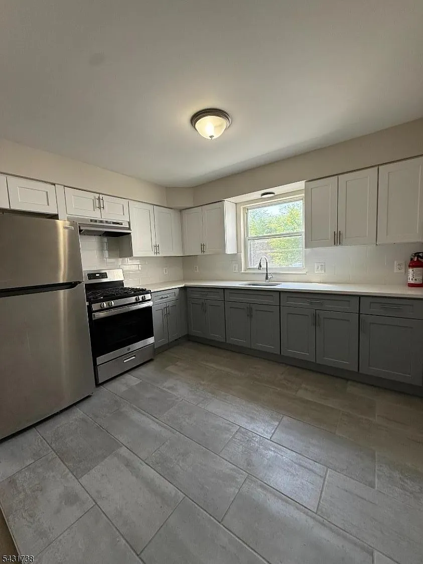 3 bed, 2.0 bath, $2,500 — Photo 4