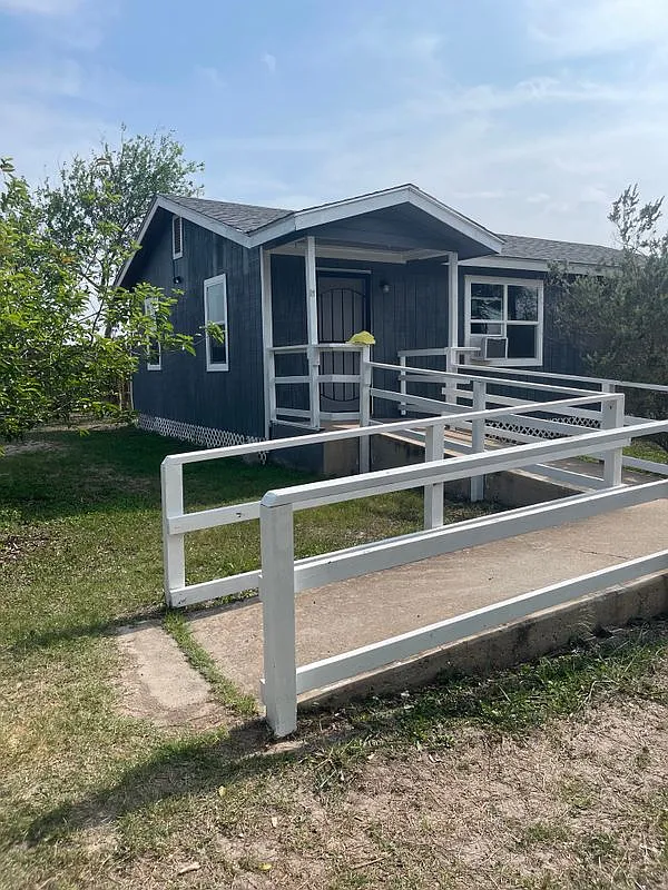 2 bed, 1.0 bath, 750 sqft, $950 — Photo 1