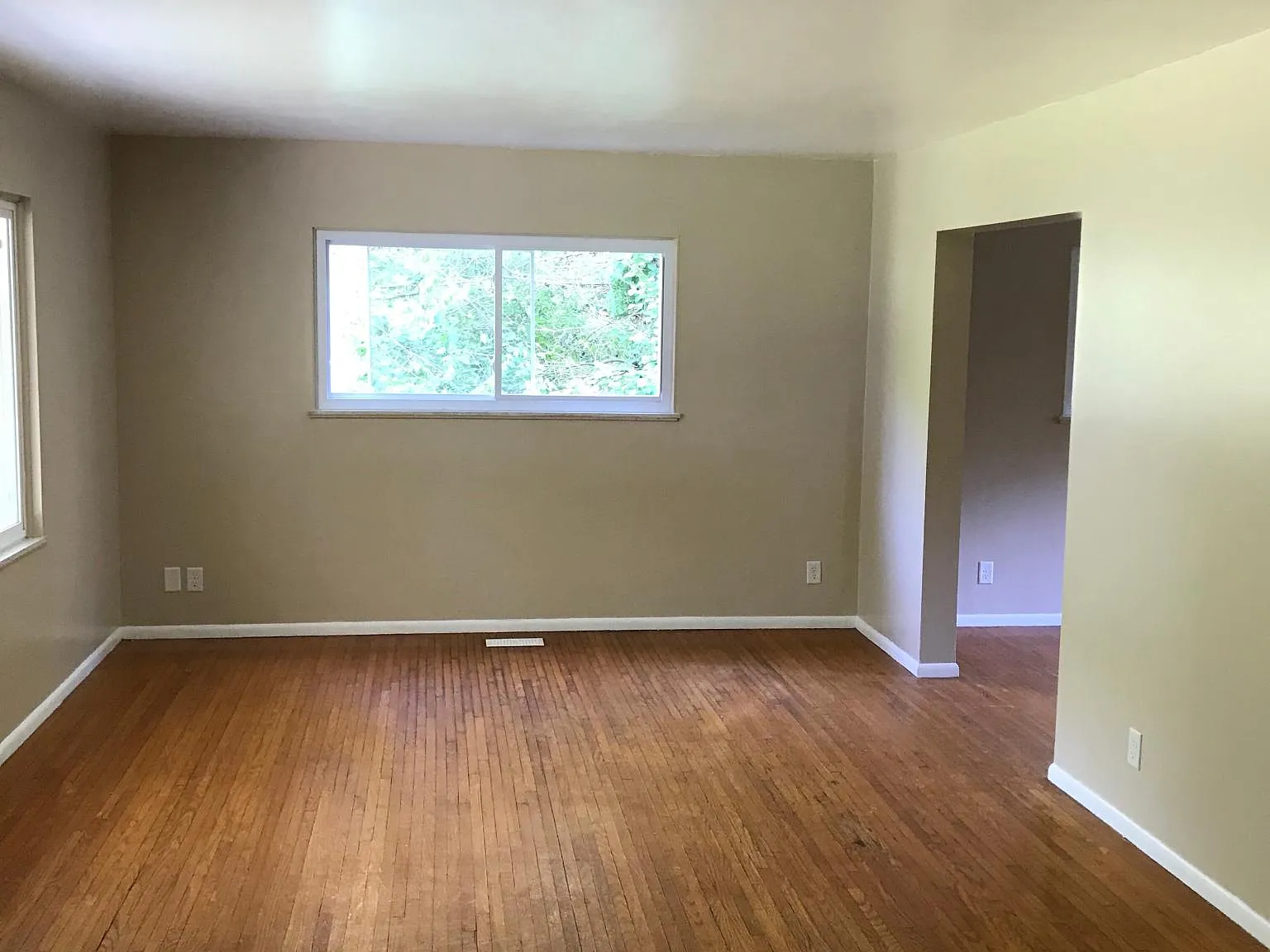 6248 Valley Stream Rd — Photo 2