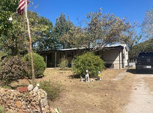 1002 W Sherman St, Chico, TX 76431