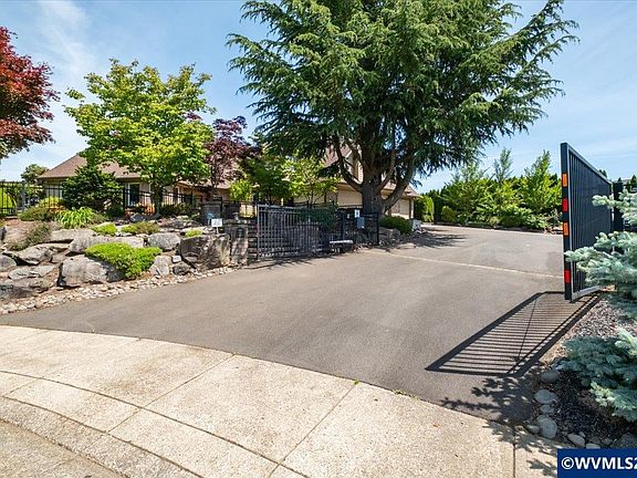 2nd image of 5918 Crystal Ct SE