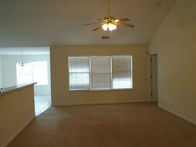 153 Pickett Creek Ln — Photo 4