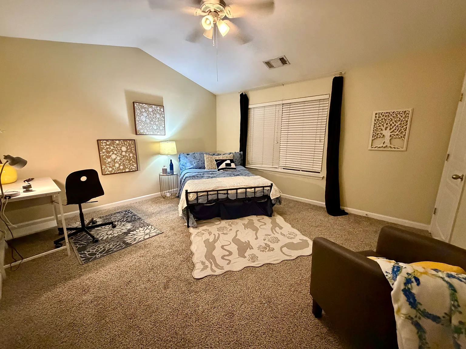 3 bed, 1294 sqft, $500 — Photo 1