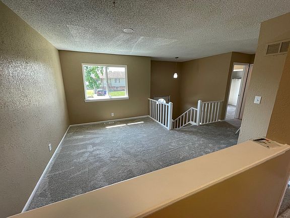 4th image of 417 Beach St #425