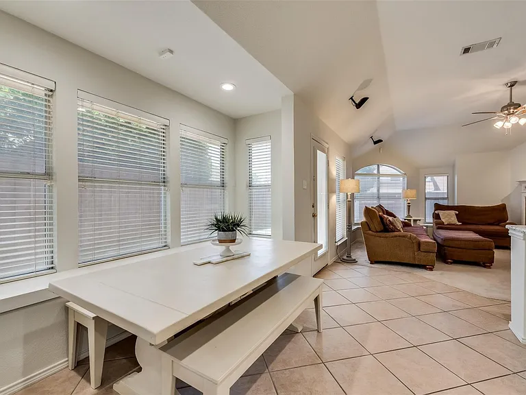 808 Amber Ct — Photo 7