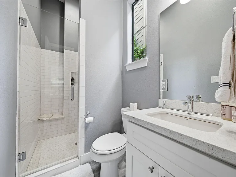 4306 Center St — Photo 16