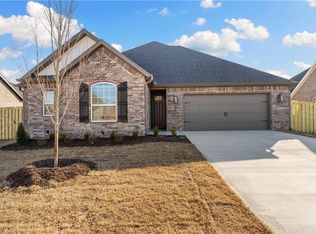 1911 Edwards St, Pea Ridge, AR 72751