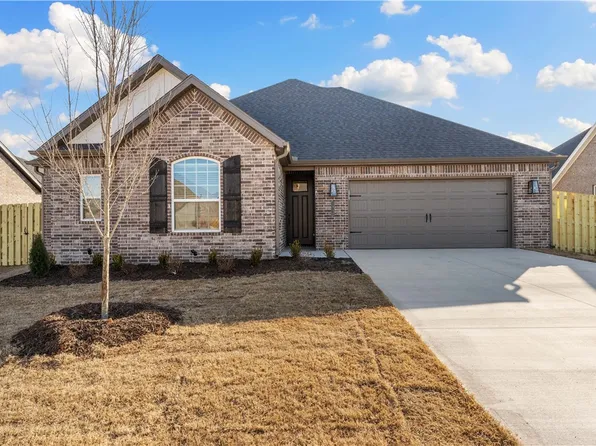 1911 Edwards St, Pea Ridge, AR 72751