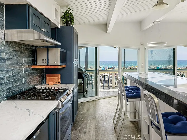 2214 W Oceanfront #B — Photo 5
