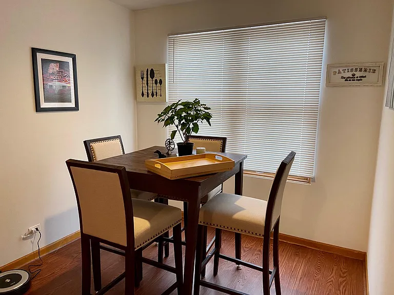 1345 W Fletcher St #2 — Photo 3